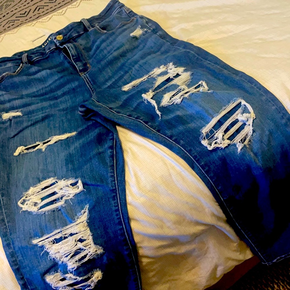 American eagle women’s destroyed jeggings